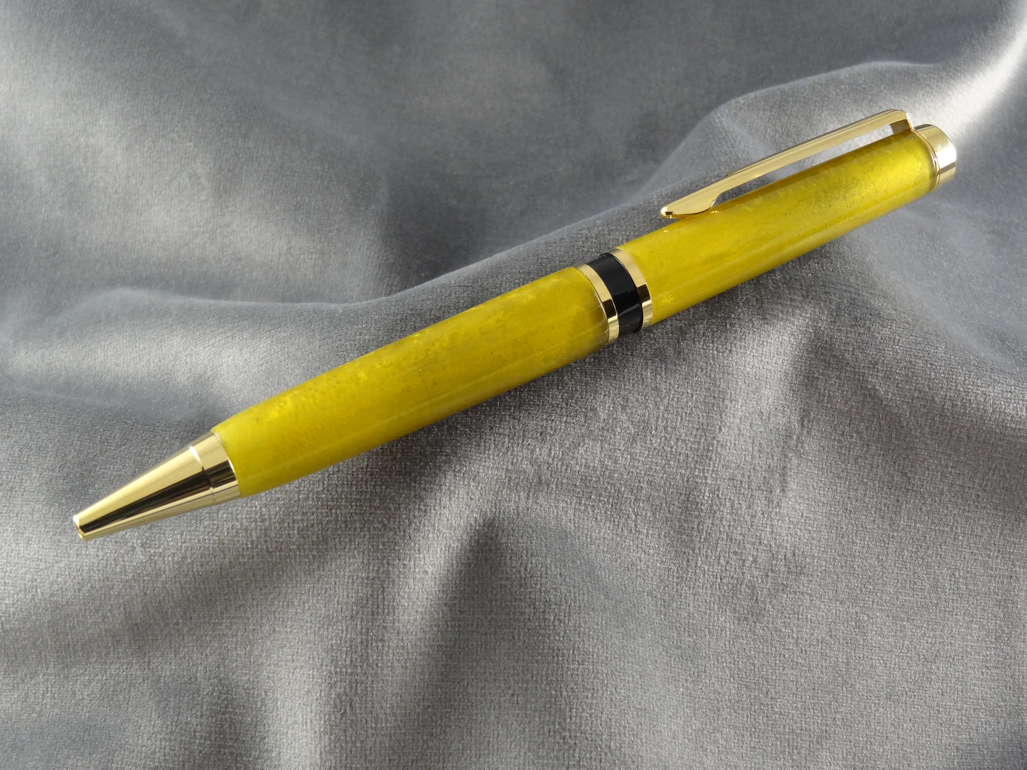 Cat's Eye Yellow Pen