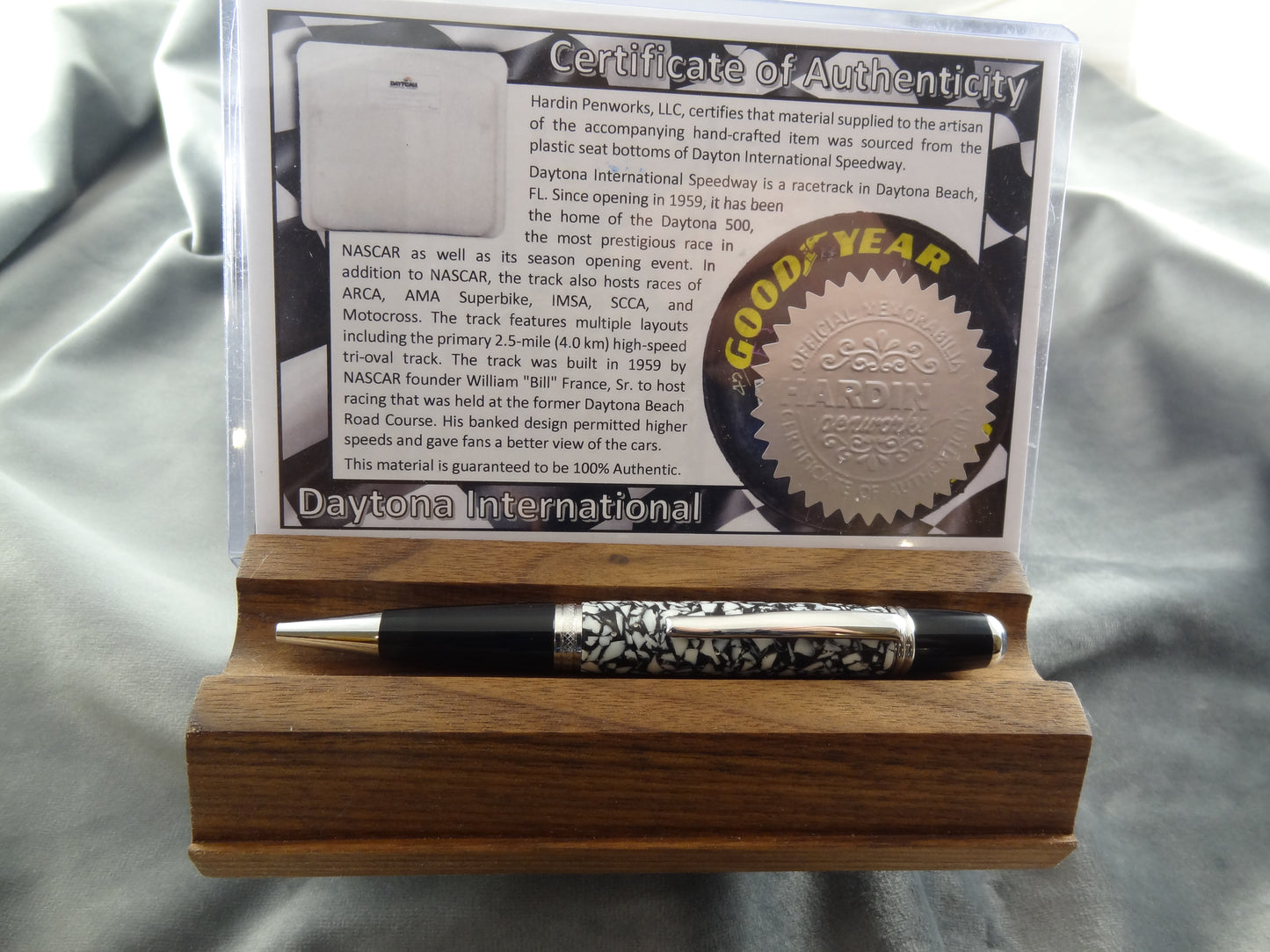 Berlin Wall Historical Ink Pen with Informational Card