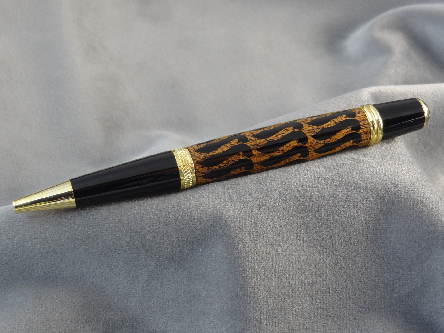 Mahogany Wood with Black Blades Ink Pens