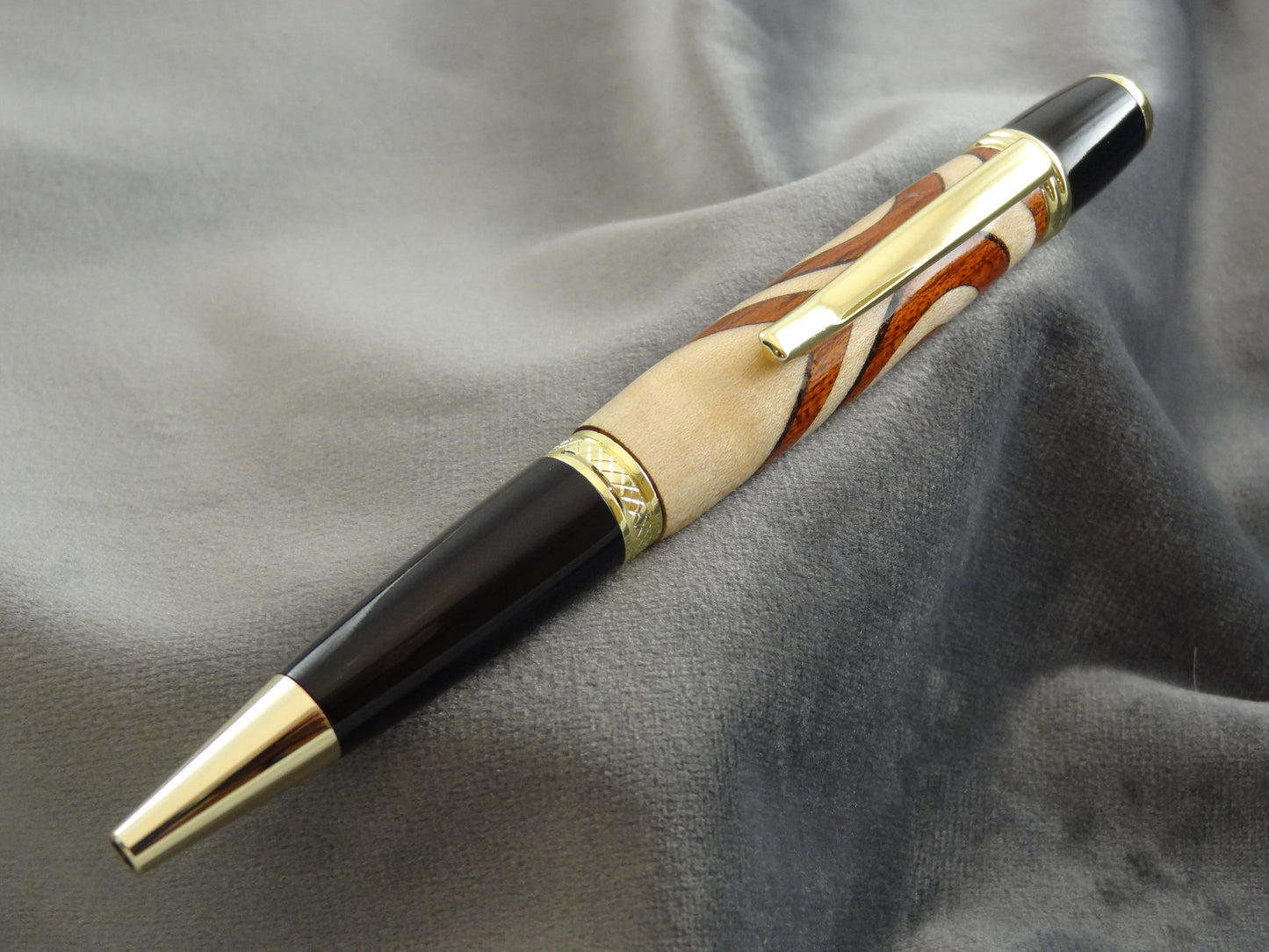 Segmented Hearts Ink Pen