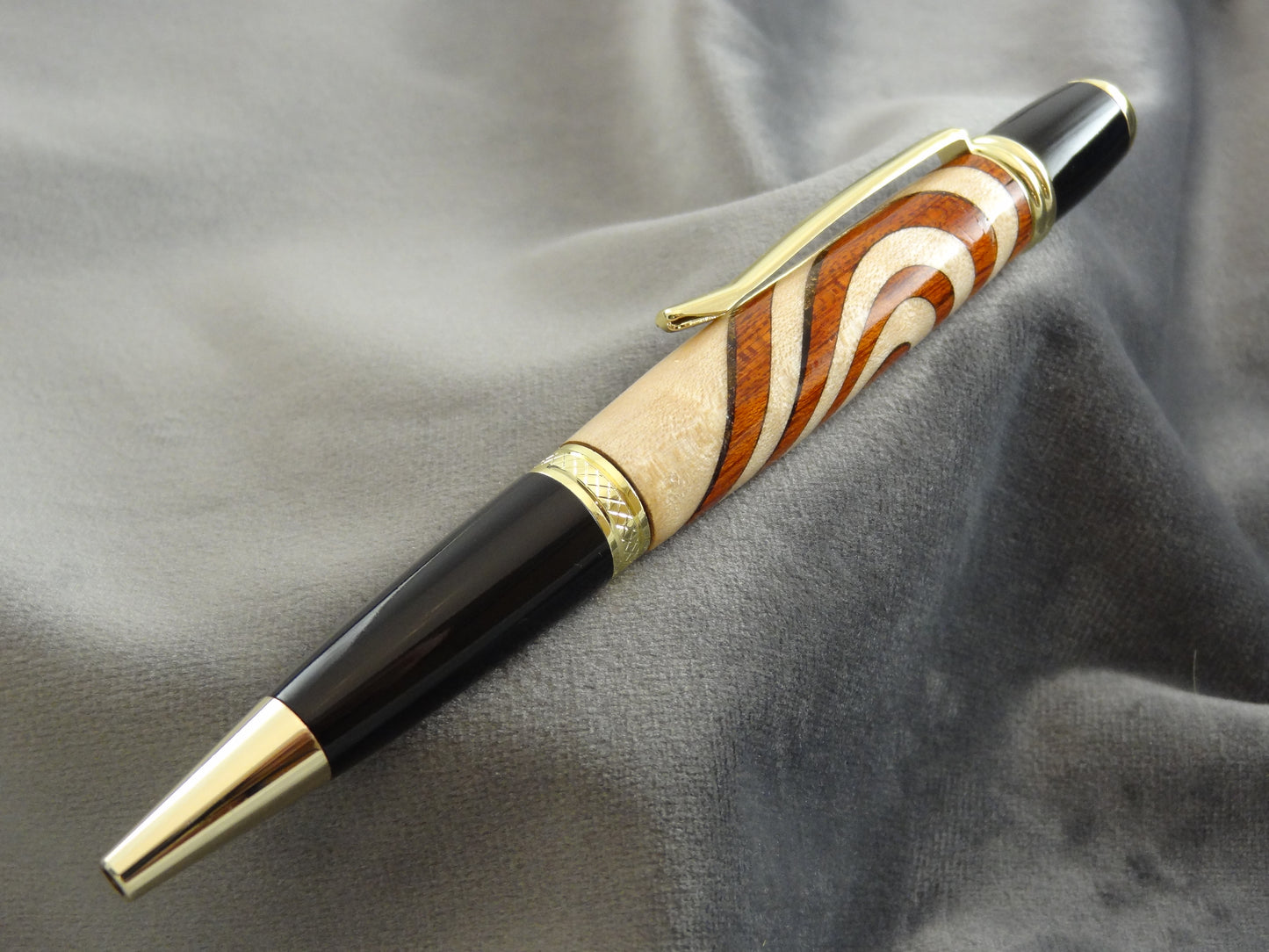 Segmented Hearts Ink Pen