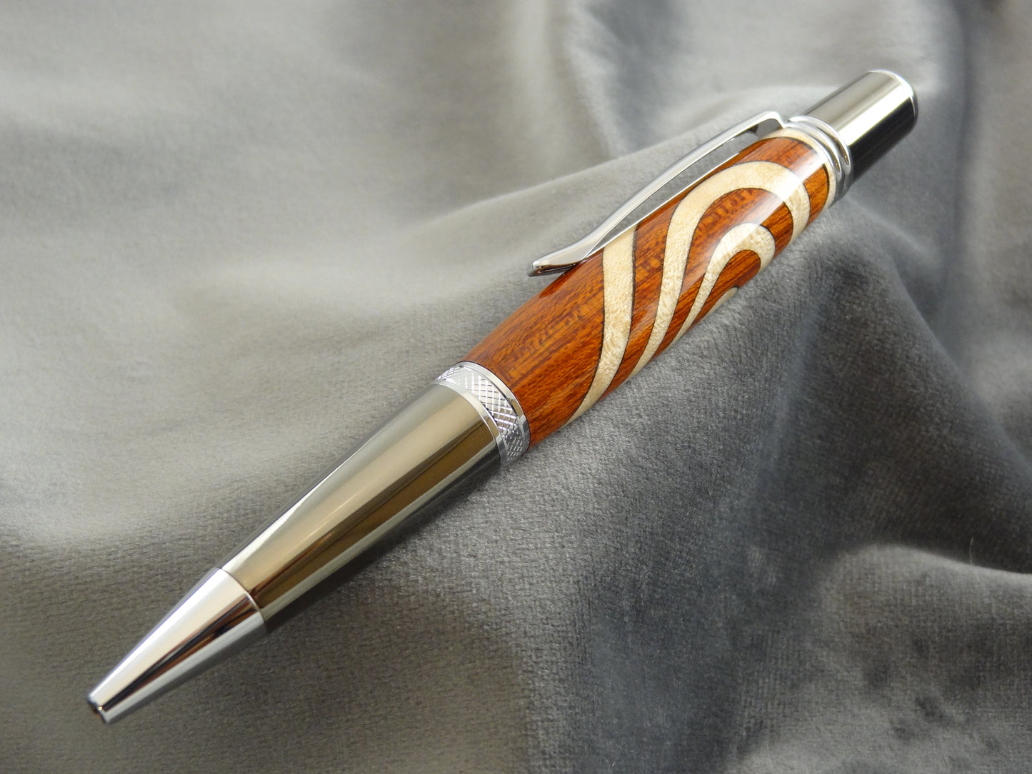 Segmented Hearts Ink Pen