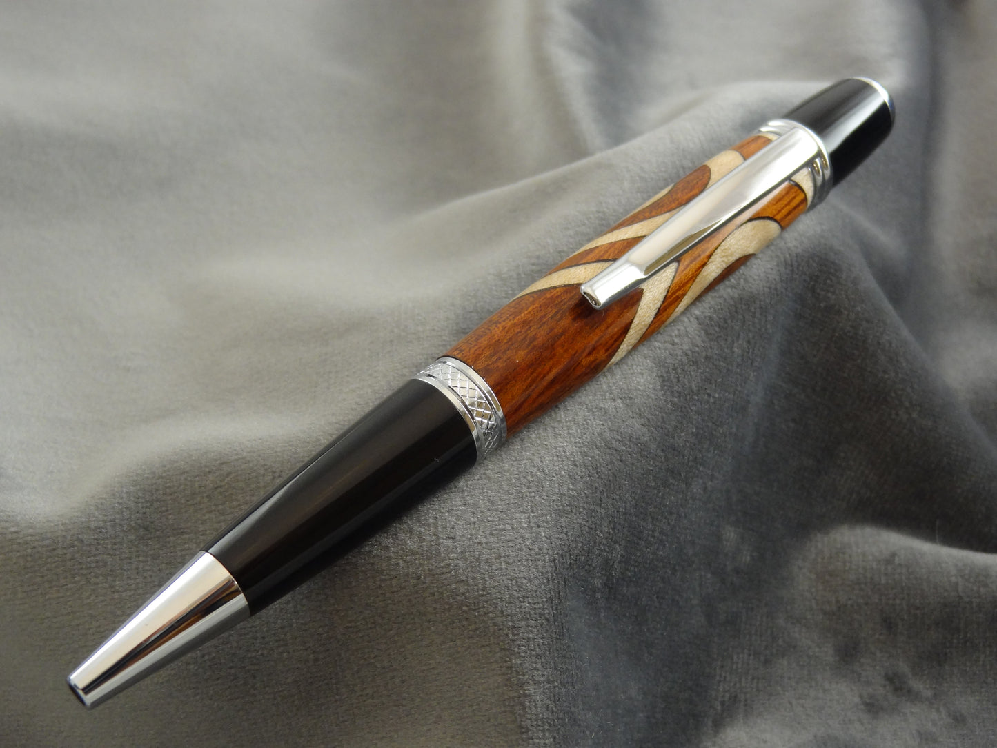 Segmented Hearts Ink Pen