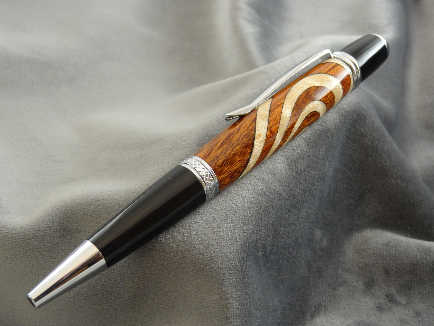 Segmented Hearts Ink Pen