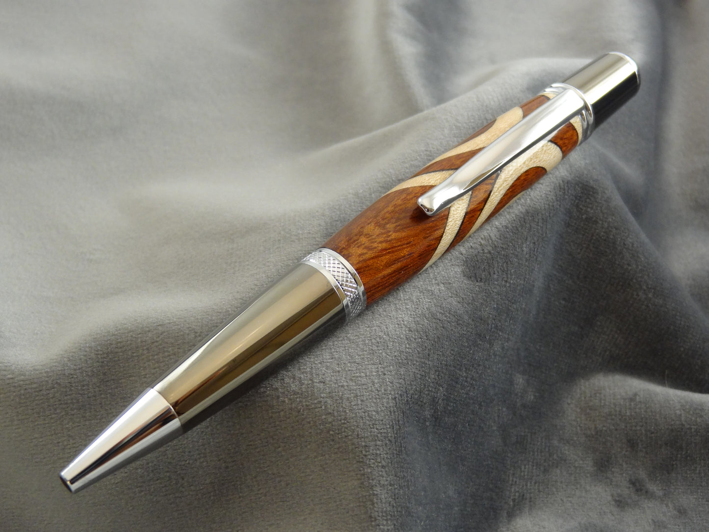 Segmented Hearts Ink Pen