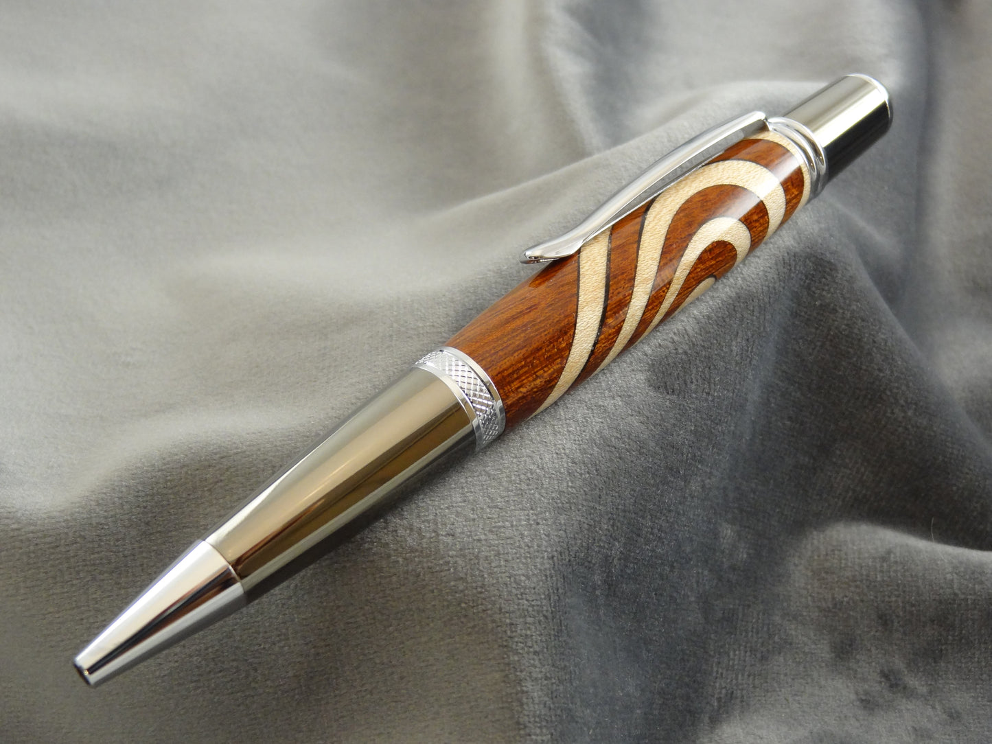 Segmented Hearts Ink Pen