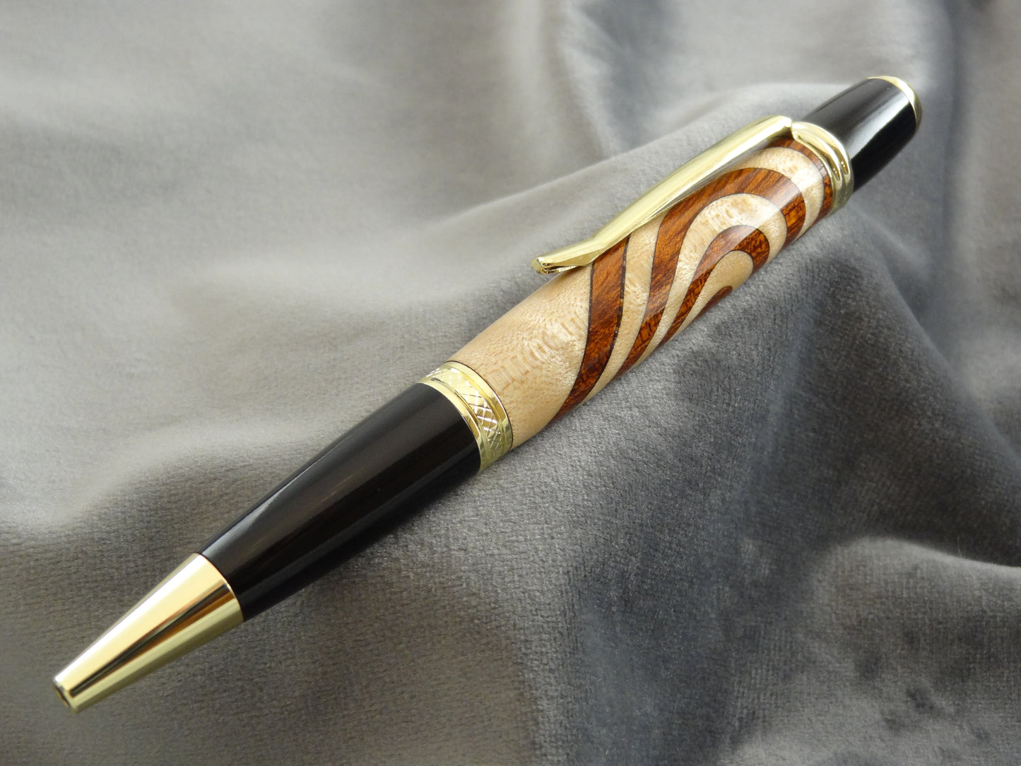 Segmented Hearts Ink Pen