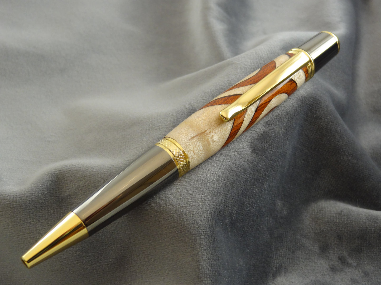 Segmented Hearts Ink Pen