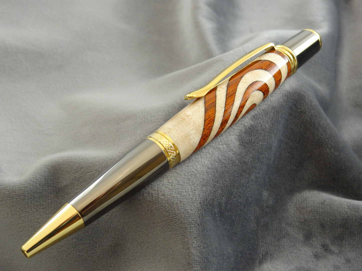 Segmented Hearts Ink Pen