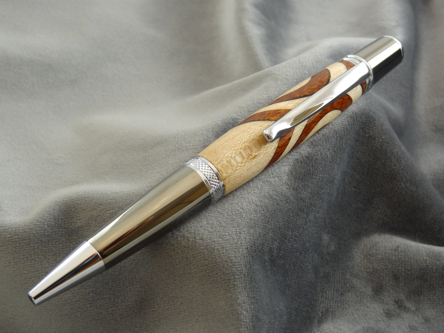 Segmented Hearts Ink Pen