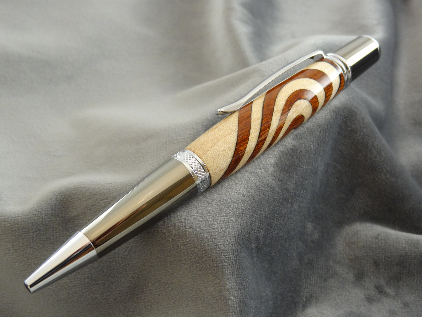 Segmented Hearts Ink Pen