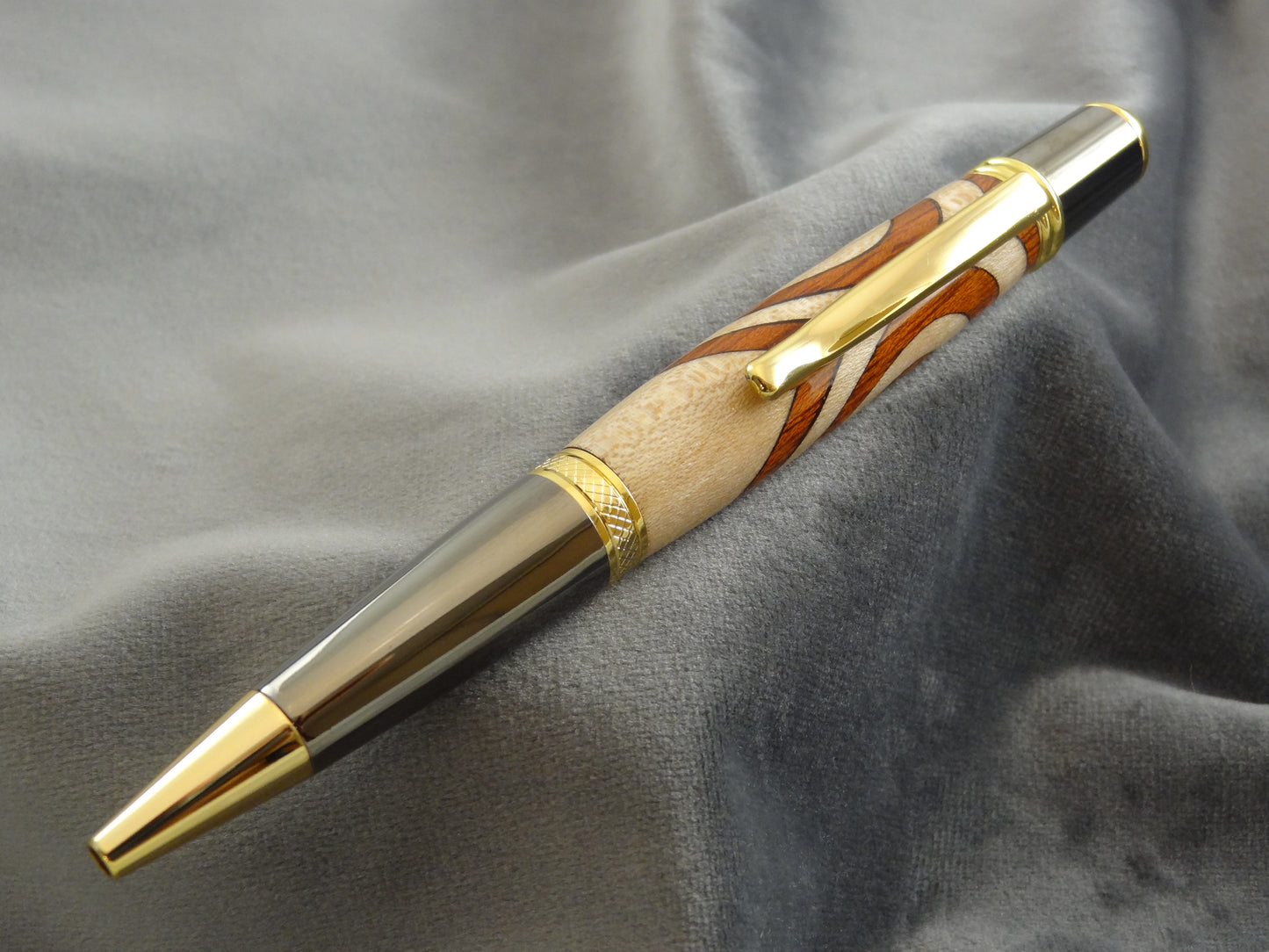 Segmented Hearts Ink Pen
