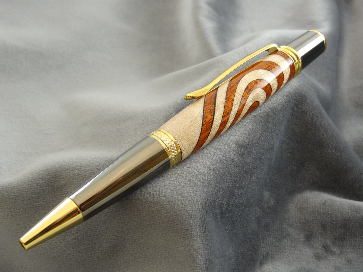 Segmented Hearts Ink Pen