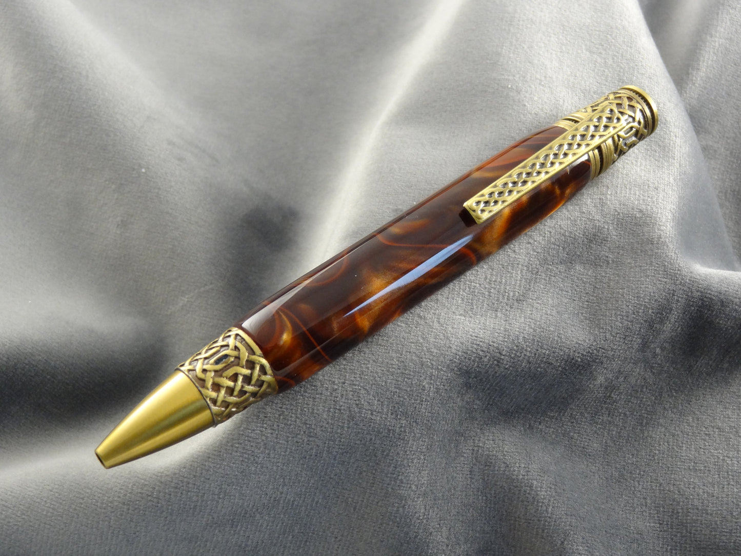 Celtic Knot Acrylic Ink Pen