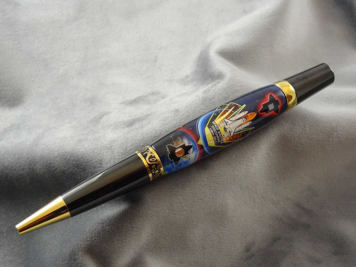 Space Shuttle Discovery Historical Ink Pen with COA