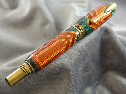 Scalloped Hemp Wood Fountain Pen